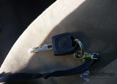 2001 Volkswagen New Beetle Gls from USA, damaged, VIN 3VWCK21C21M441071